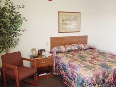 Hotel Woodspring North I-35 2*