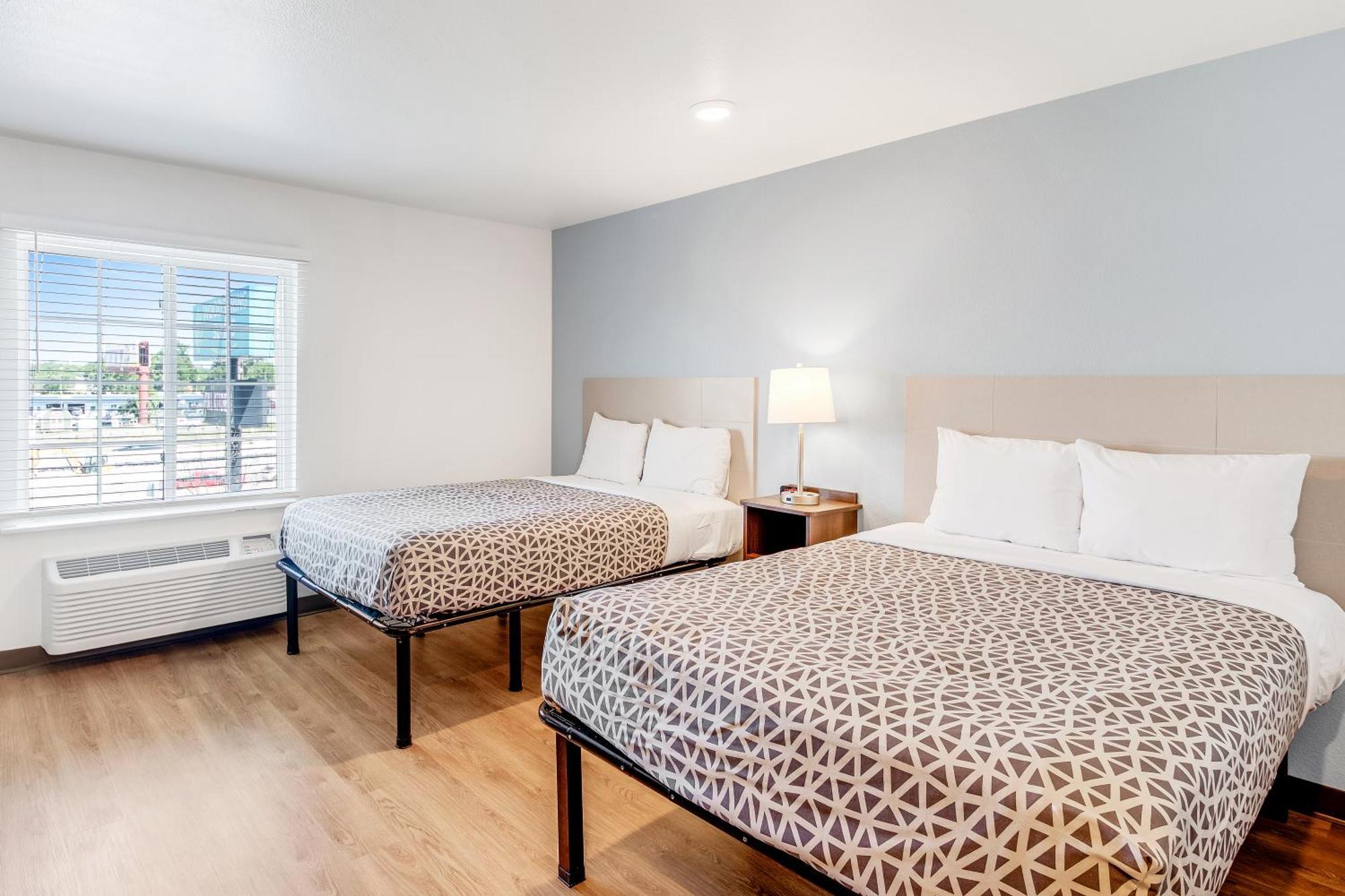 Woodspring North I-35 Hotel