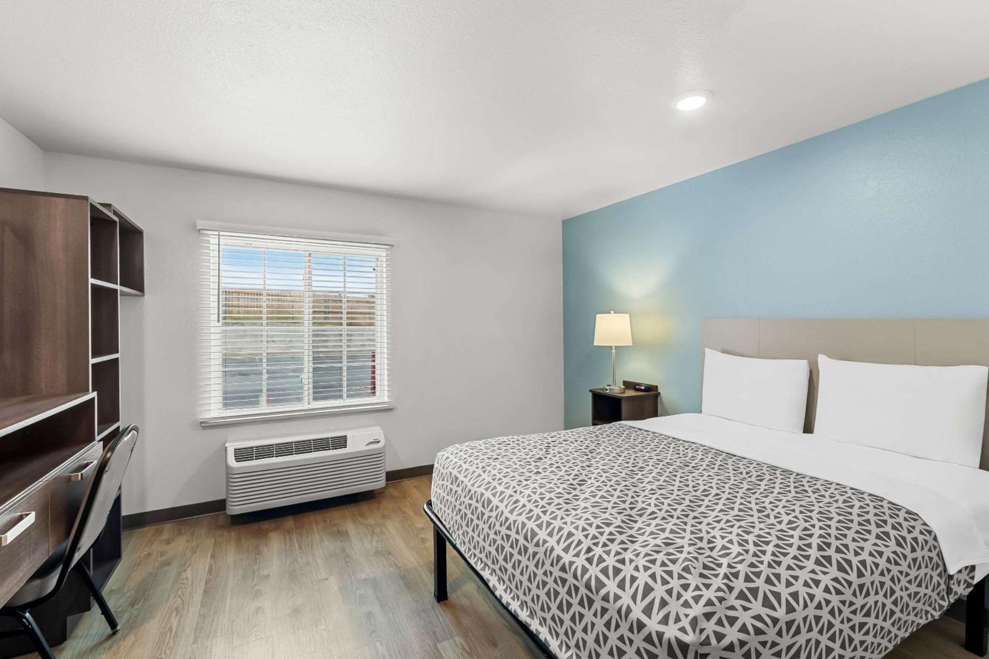 Woodspring North I-35 Hotel 2*