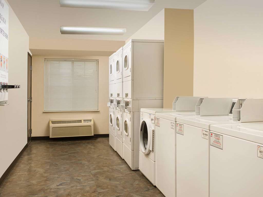 Woodspring North I-35 Hotel 2*